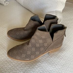 Booties Suede Dolce Vita